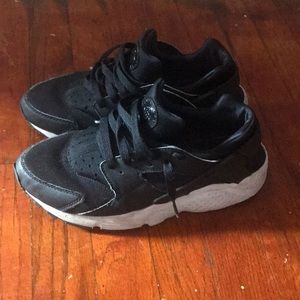BIG KIDS' NIKE HUARACHE RUN CASUAL SHOES